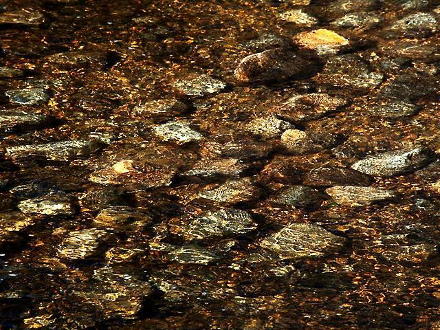 Rocks in water wallpaper